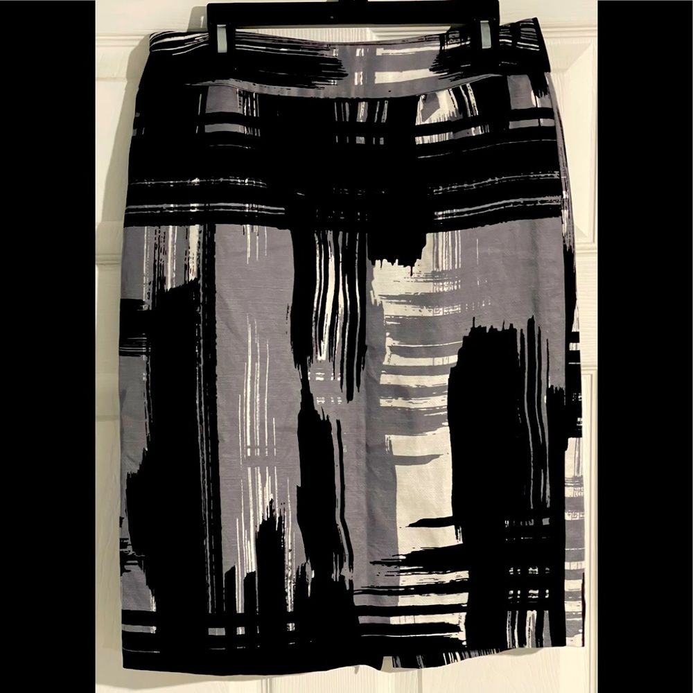Women’s Banana Republic Pencil Skirt, Size 4 - Picture 2 of 5